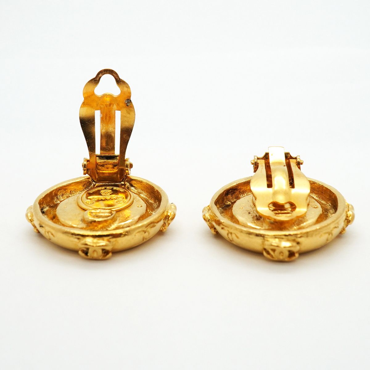 Chanel Earrings Vintage CC Logo Round Circle Gold Plated — view 3