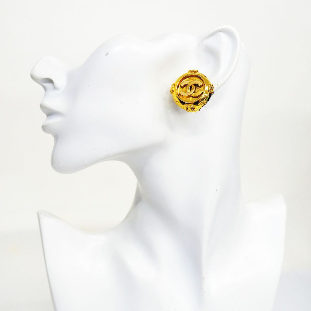 Chanel Earrings Vintage CC Logo Round Circle Gold Plated — view 5