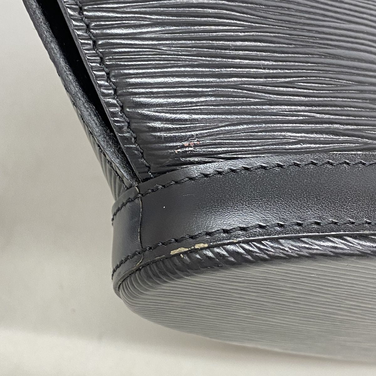 Louis Vuitton Handbag Epi Saint Jacques Noir — view 7