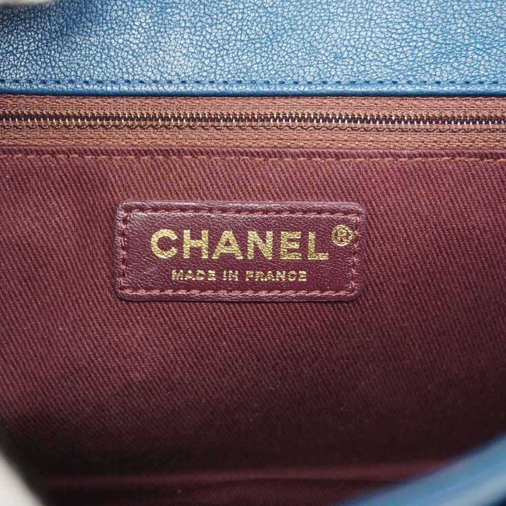 Chanel Shoulder Bag Quilted Leather Blue Gold — view 5