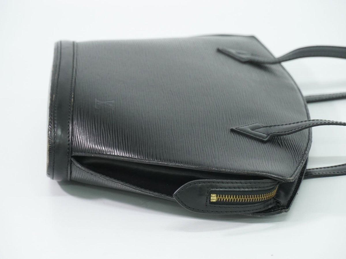 Louis Vuitton LV Saint Jacques Poignet Long Epi Leather Shoulder Bag Noir Black — view 4