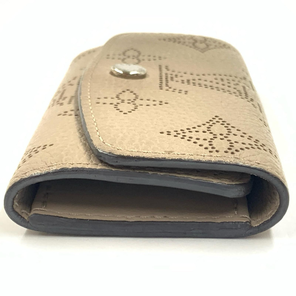 Louis Vuitton Mahina Multicles 4 Key Case Beige Key Holder — view 5