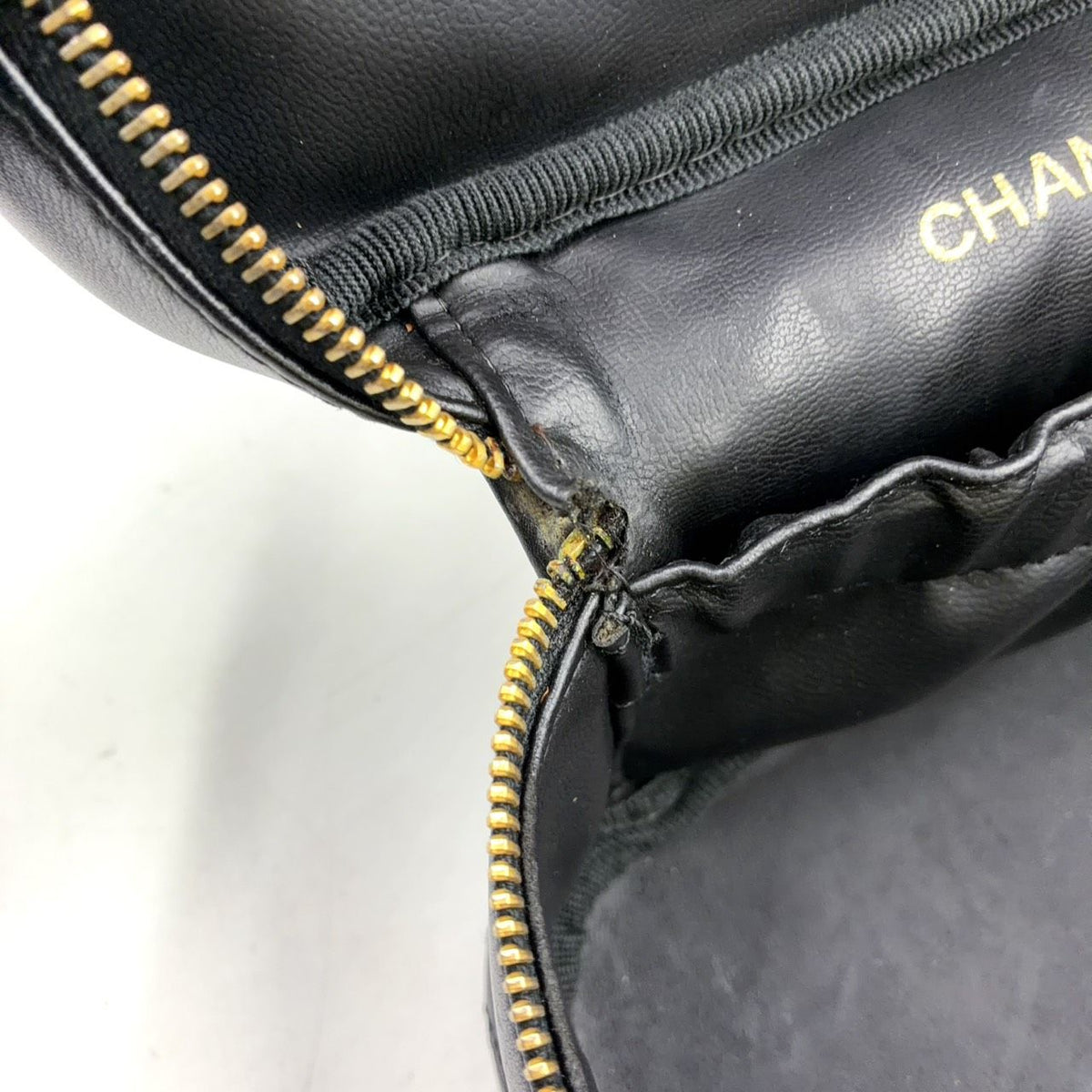 Chanel Bicolor Vanity Bag Leather Black Handbag Gold — view 6