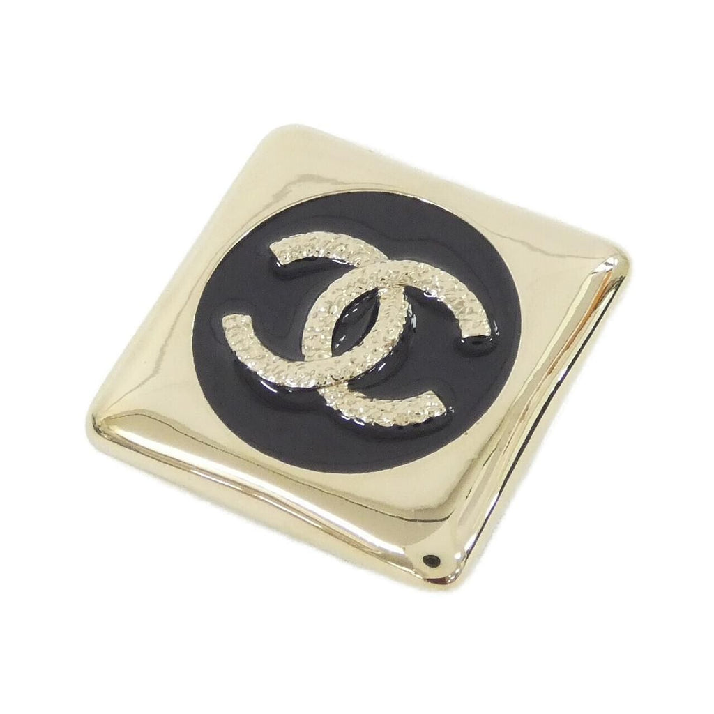 Chanel Brooch Gold