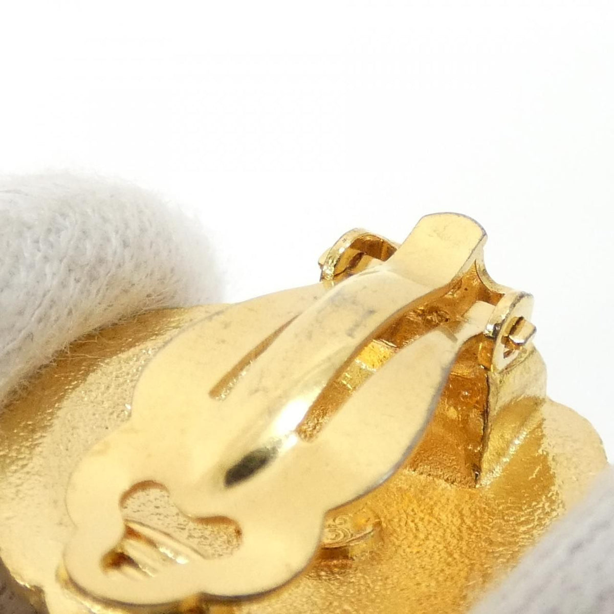 Chanel Vintage Earrings Gold — view 5