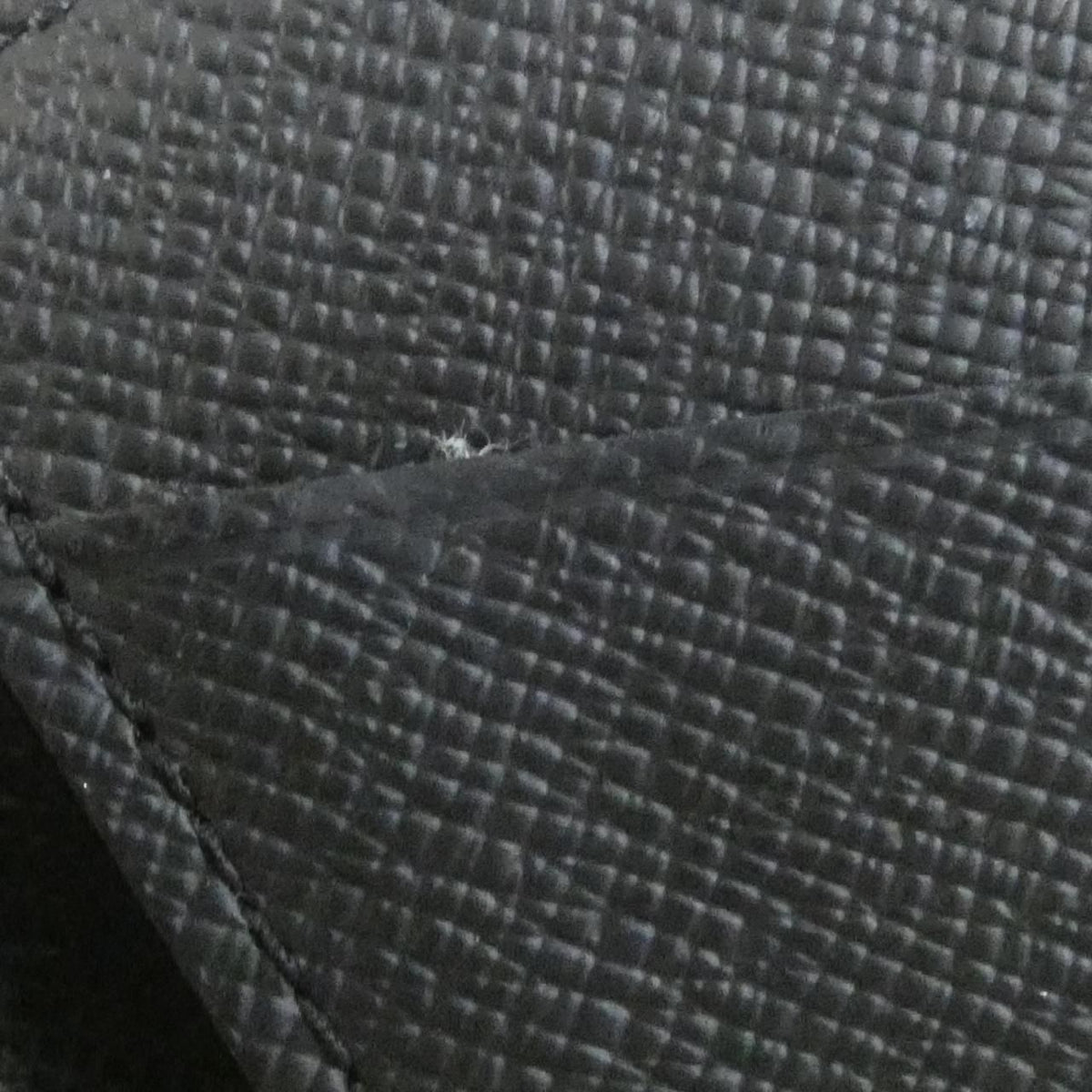 Louis Vuitton Taiga Portefeuille Multiple Billfold Wallet — view 8