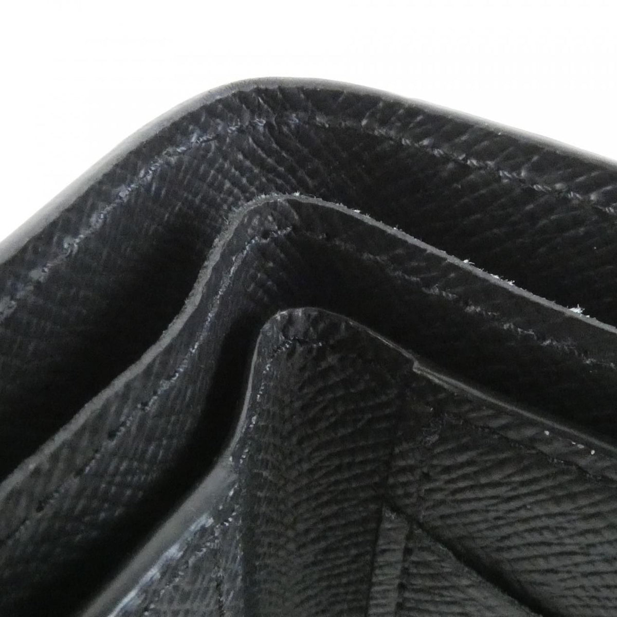 Louis Vuitton Taiga Portefeuille Multiple Billfold Wallet — view 6