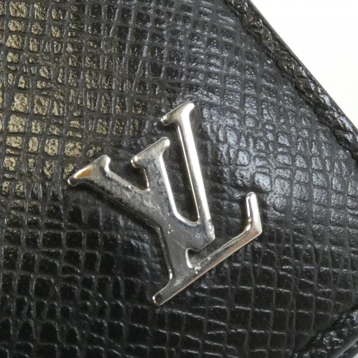 Louis Vuitton Taiga Portefeuille Multiple Billfold Wallet — view 3