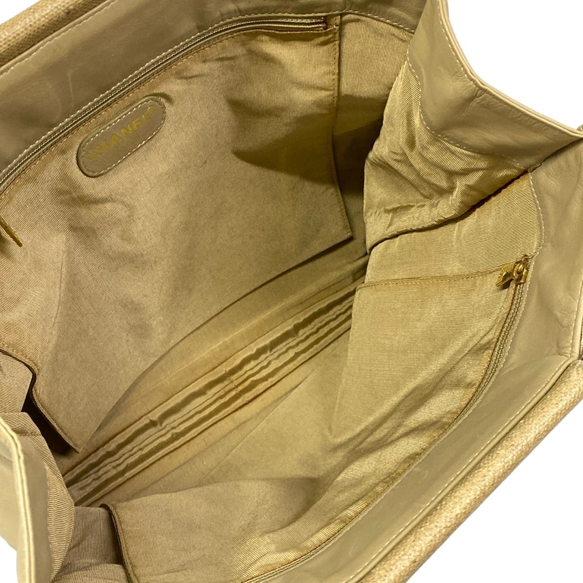 Chanel Tote Bag Ivory CC Logo Gold Wood Look Handle Lambskin — view 7