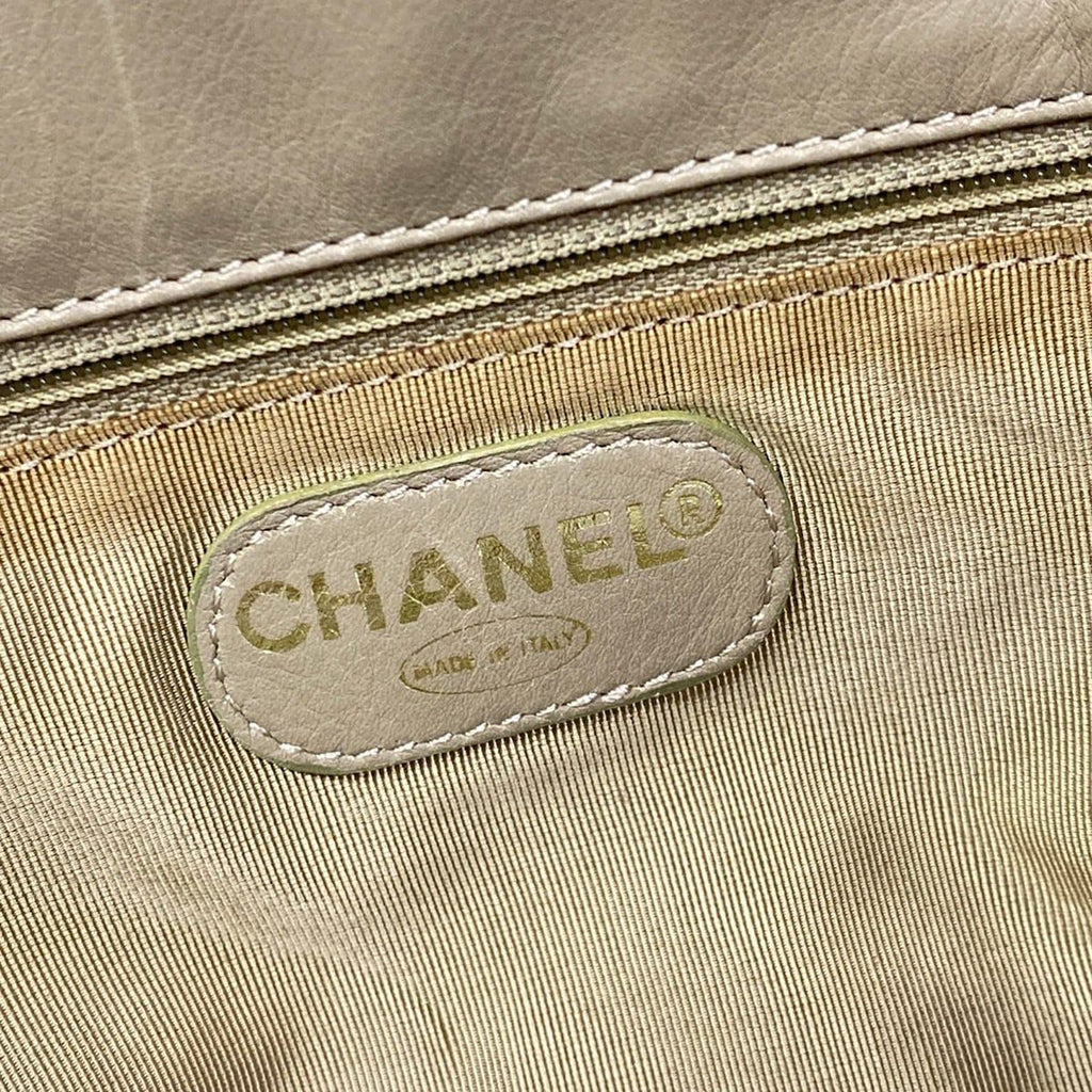 Chanel Tote Bag Ivory CC Logo Gold Wood Look Handle Lambskin — view 8