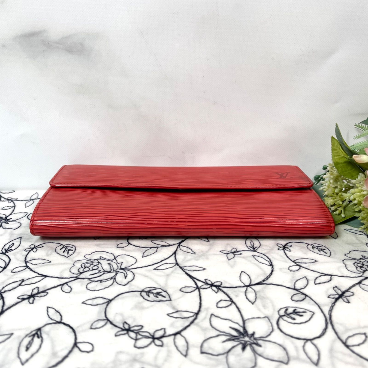 Louis Vuitton Epi Line Portefeuille Sarah Wallet — view 8