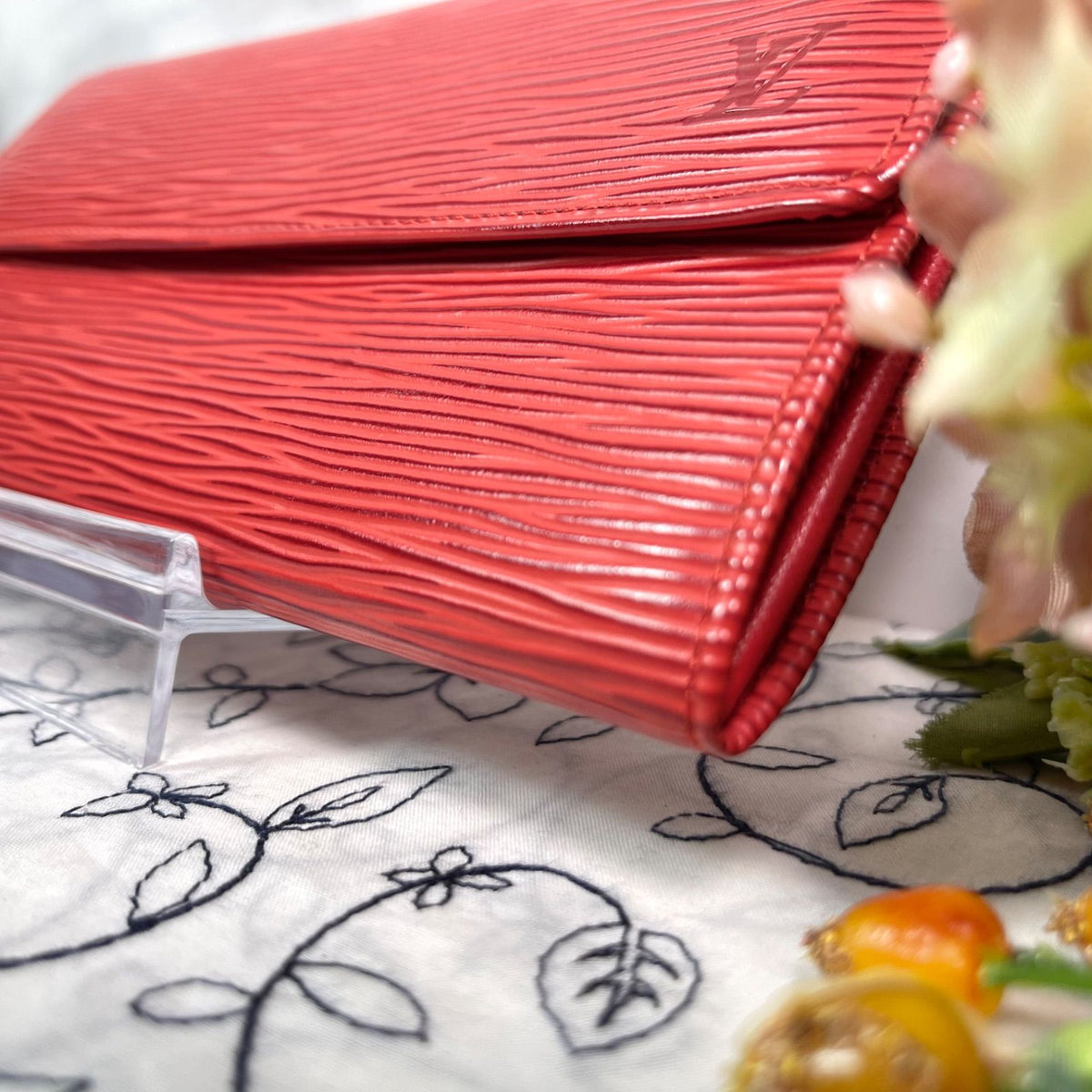 Louis Vuitton Epi Line Portefeuille Sarah Wallet — view 5