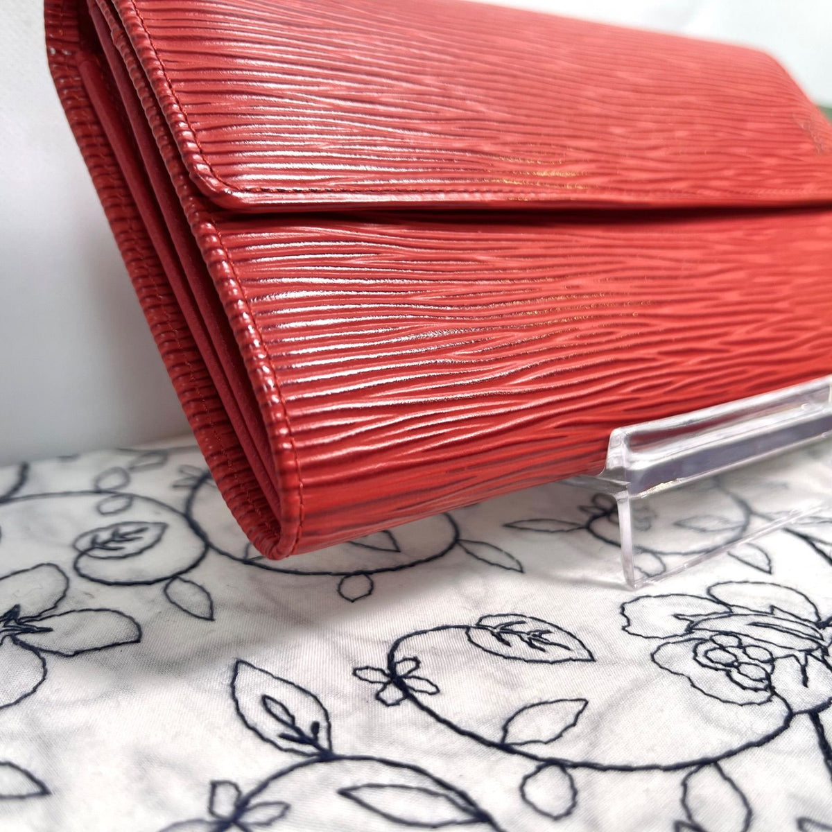 Louis Vuitton Epi Line Portefeuille Sarah Wallet — view 4