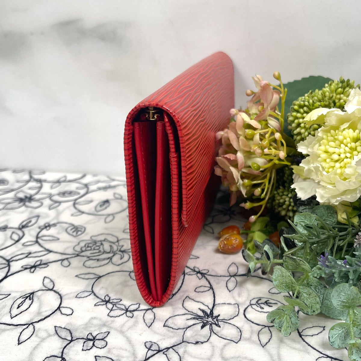 Louis Vuitton Epi Line Portefeuille Sarah Wallet — view 6