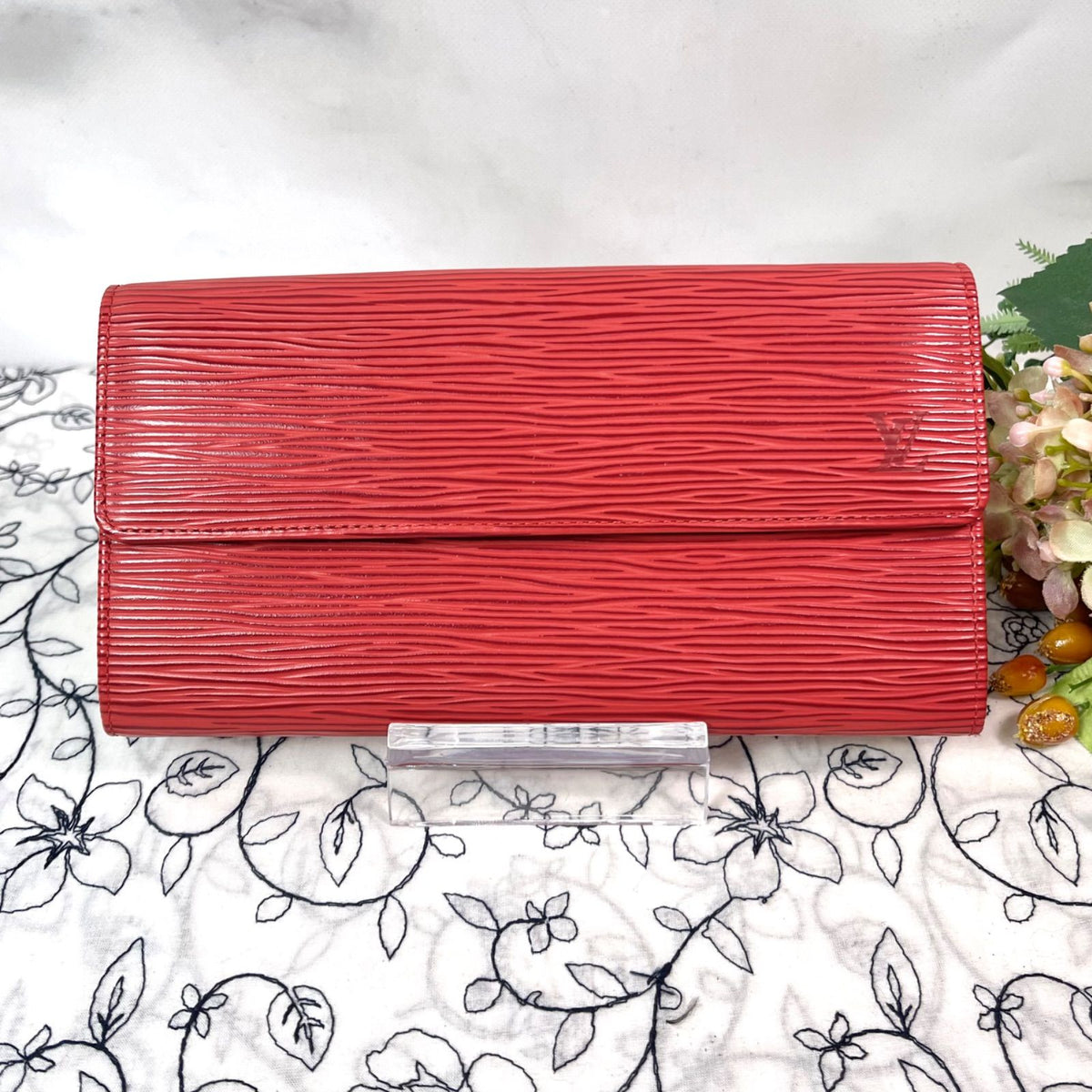 Louis Vuitton Epi Line Portefeuille Sarah Wallet — view 2
