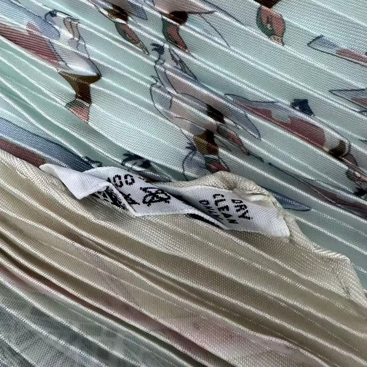 Hermes Pleats Scarf Silk Libres Comme L'air the Sky Is Green — view 6