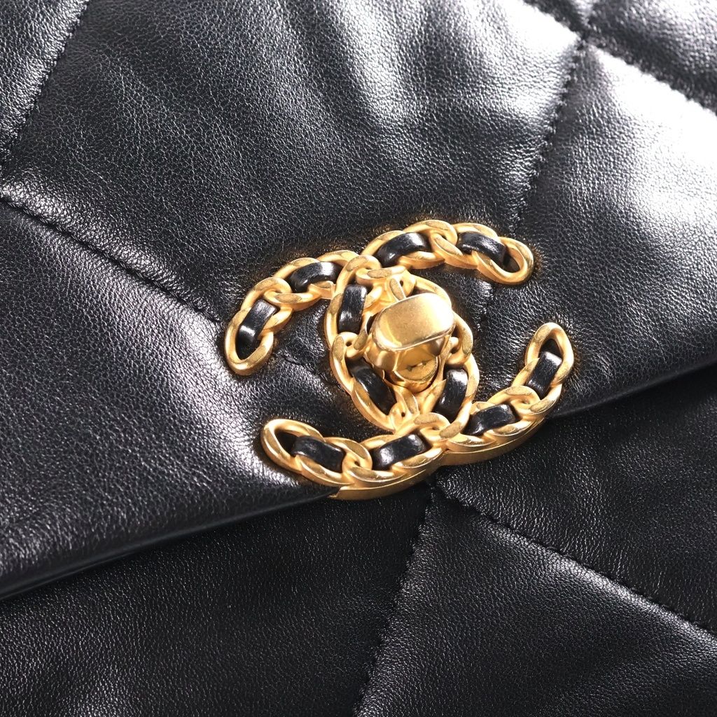 Chanel 19 Chain Shoulder Bag Black Lambskin Plate Gold Silver — view 6