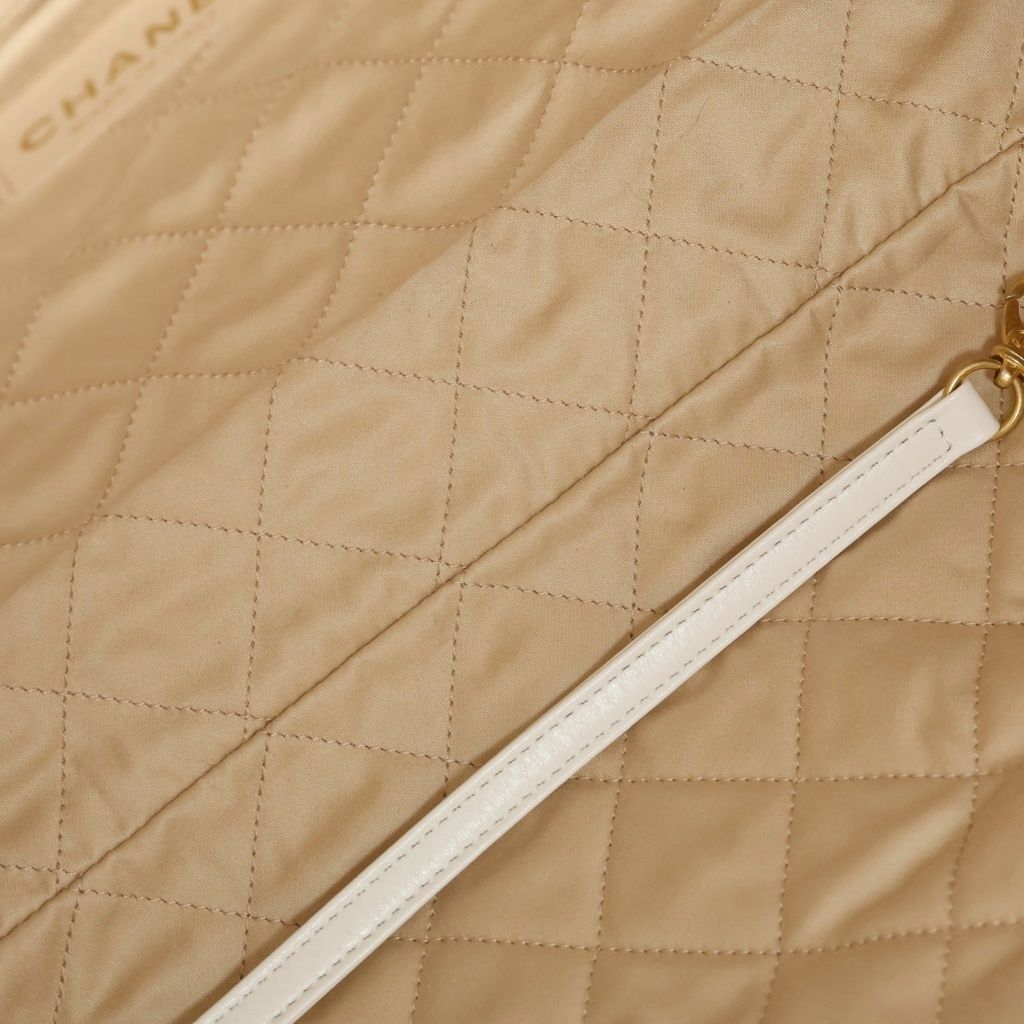 Chanel 22 Medium Chain Shoulder Bag White Calfskin Plate Gold — view 8