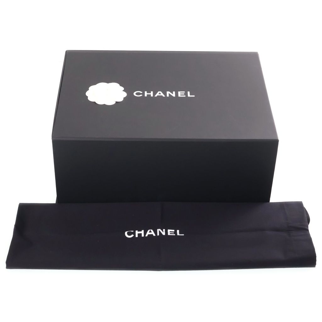 Chanel Quilted Tote Bag CC Logo Gold Caviar Leather Light Beige — view 8