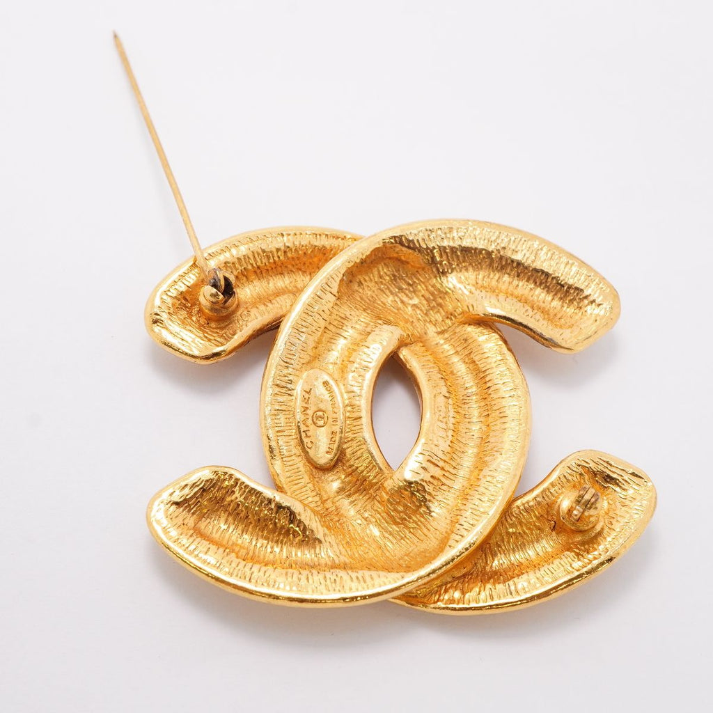 Chanel Brooch Vintage CC Logo Quilted Gold Plated — view 7