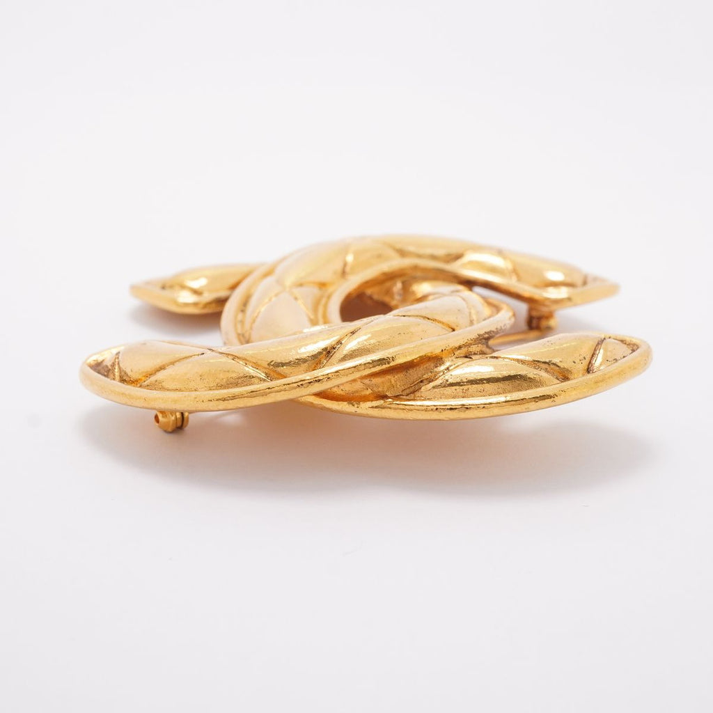 Chanel Brooch Vintage CC Logo Quilted Gold Plated — view 3