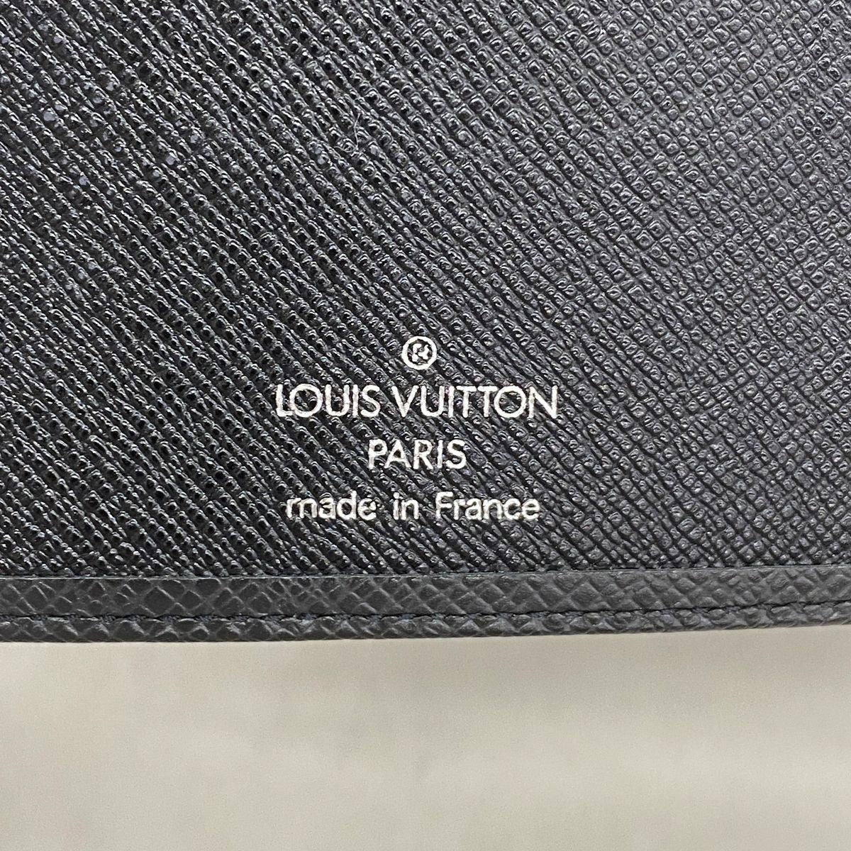 Louis Vuitton Long Billfold Taiga Porto Chequier Cartes Credit Ardoise Wallet — view 4