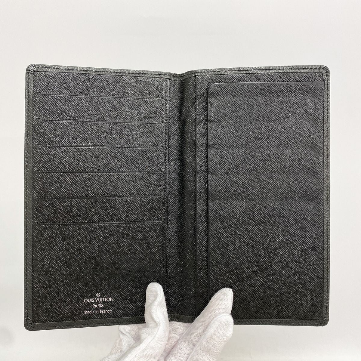 Louis Vuitton Long Billfold Taiga Porto Chequier Cartes Credit Ardoise Wallet — view 3