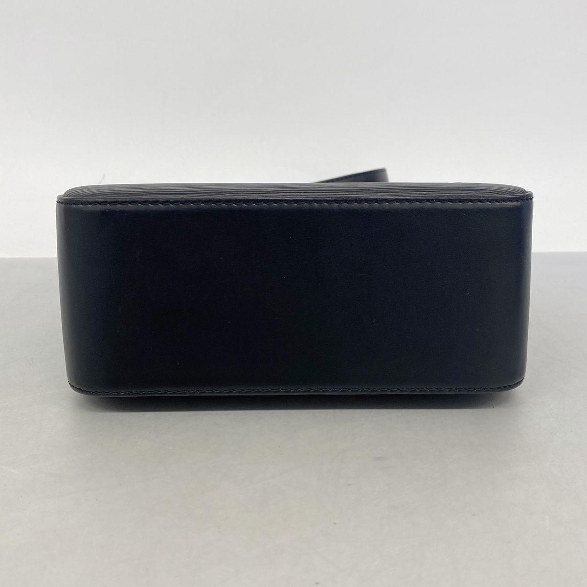 Louis Vuitton Shoulder Bag Epi Buci Noir — view 3