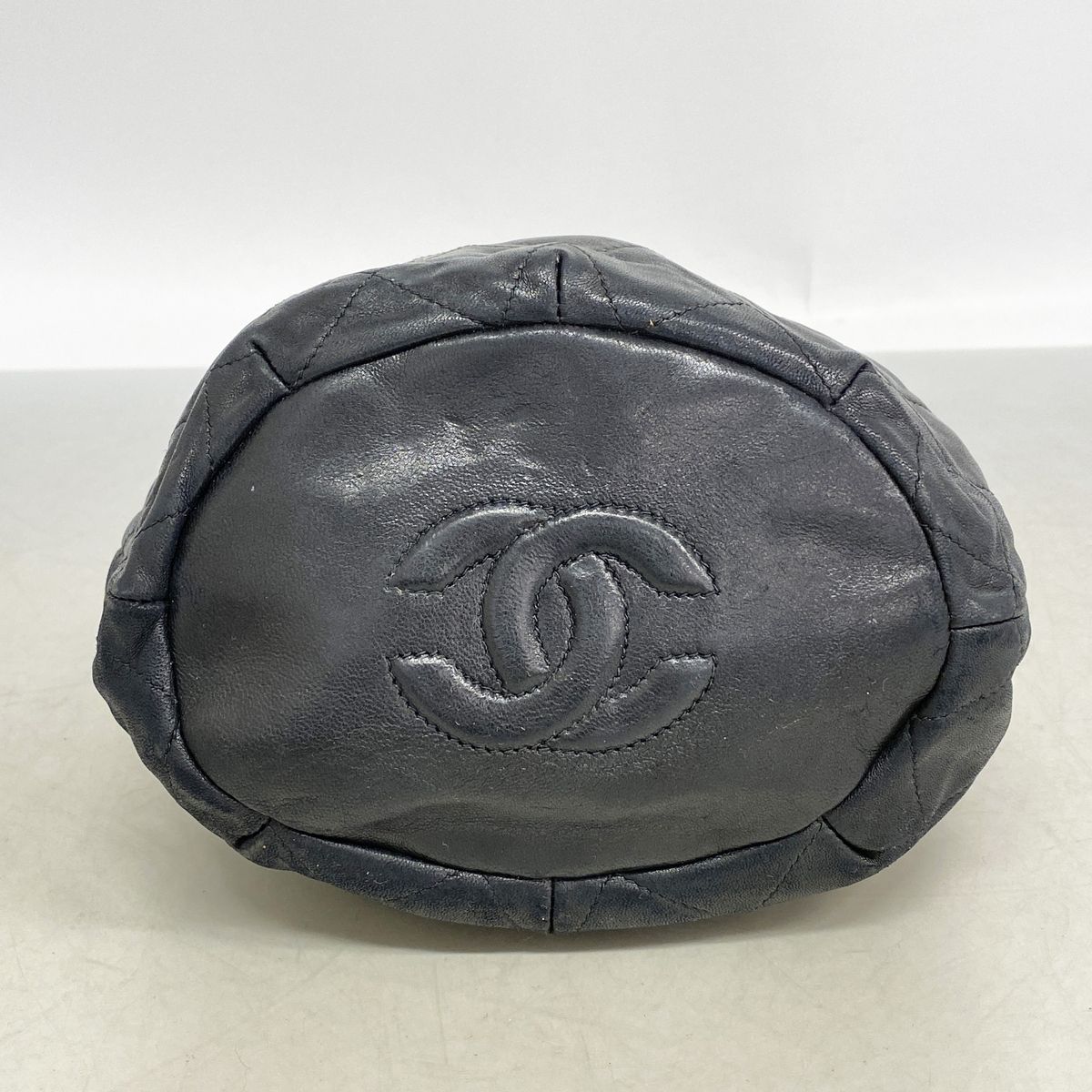 Chanel Shoulder Bag Quilted Lambskin Black Gold — view 3