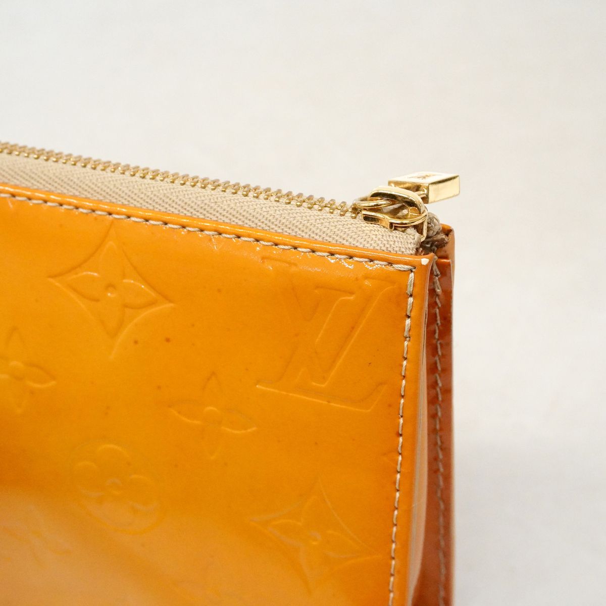 Louis Vuitton Pouch Vernis Lexington Beige — view 7