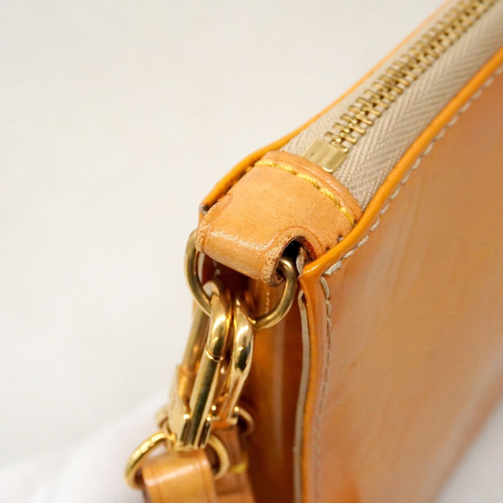 Louis Vuitton Pouch Vernis Lexington Beige — view 8