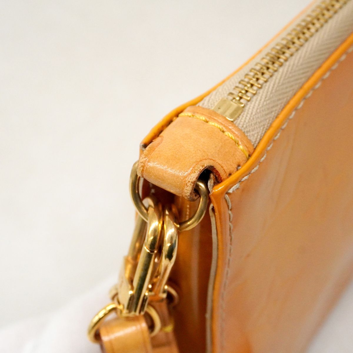 Louis Vuitton Pouch Vernis Lexington Beige — view 8