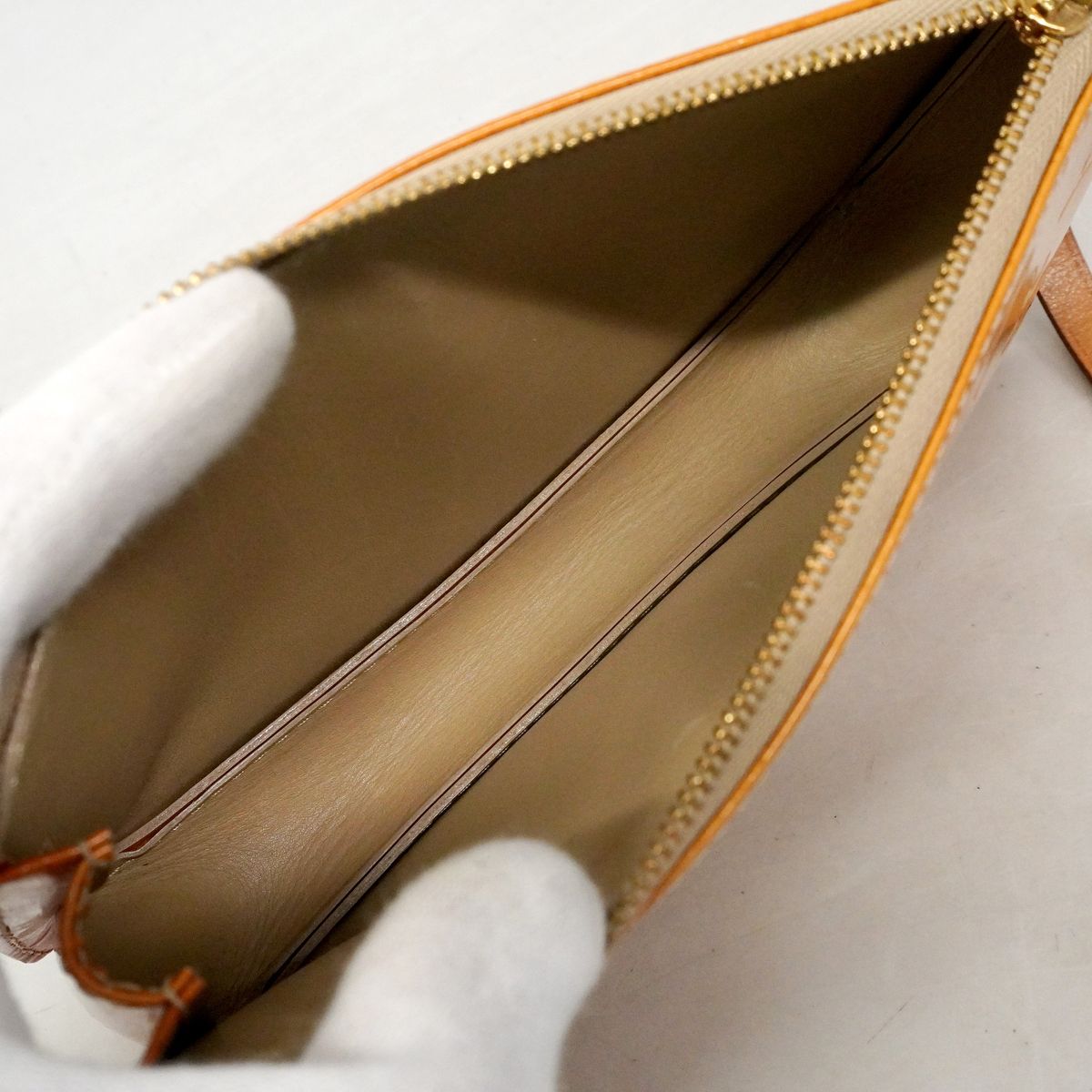 Louis Vuitton Pouch Vernis Lexington Beige — view 4