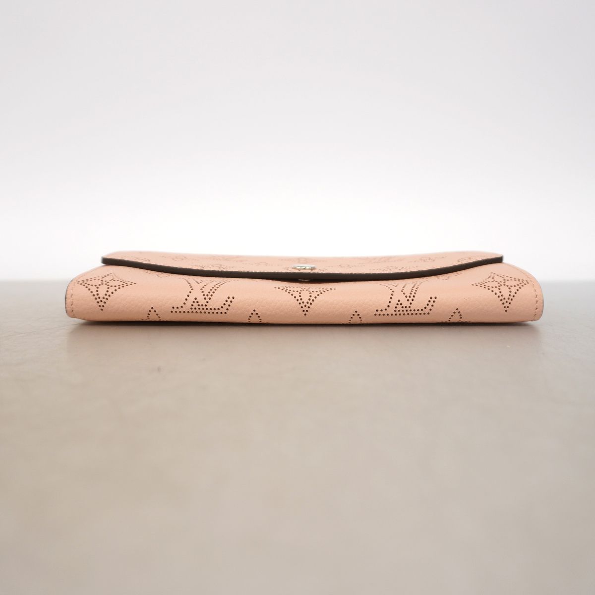 Louis Vuitton Wallet Mahina Portefeuille Iris Magnolia — view 2