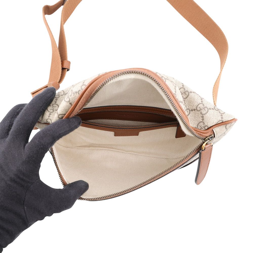 Gucci Belt Bag GG Emblem Medium Leather — view 6