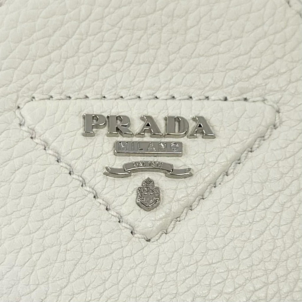 Prada Portamonete Vitello Daino Triangle Logo Round Coin Purse White — view 7
