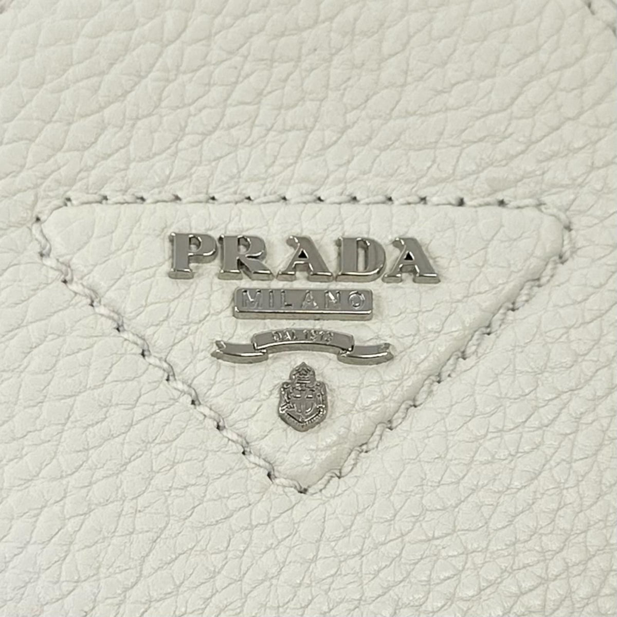 Prada Portamonete Vitello Daino Triangle Logo Round Coin Purse White — view 7