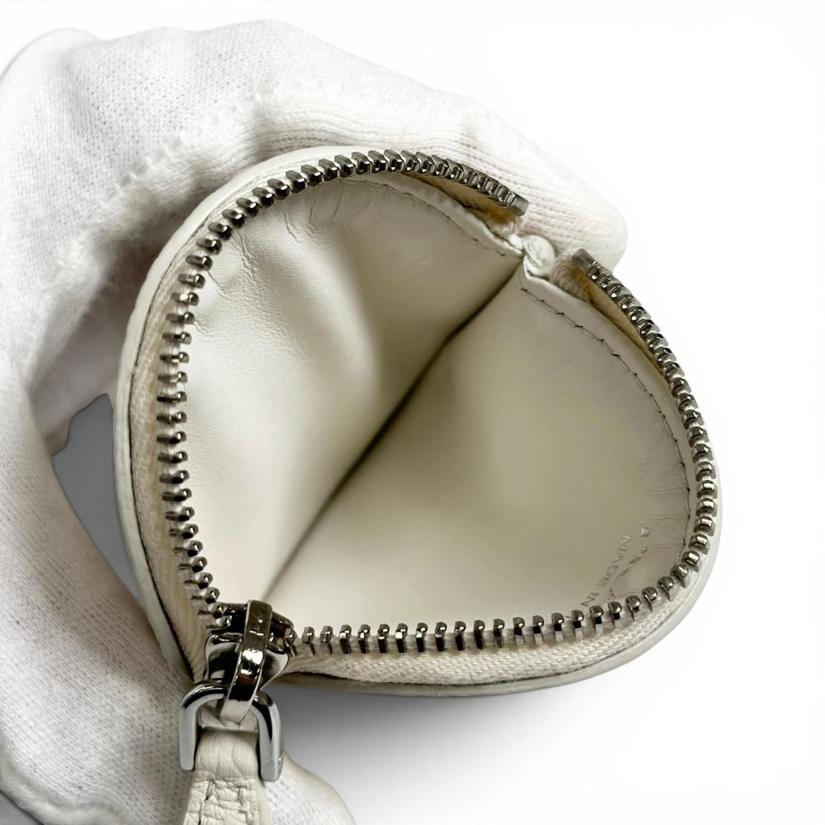 Prada Portamonete Vitello Daino Triangle Logo Round Coin Purse White — view 5