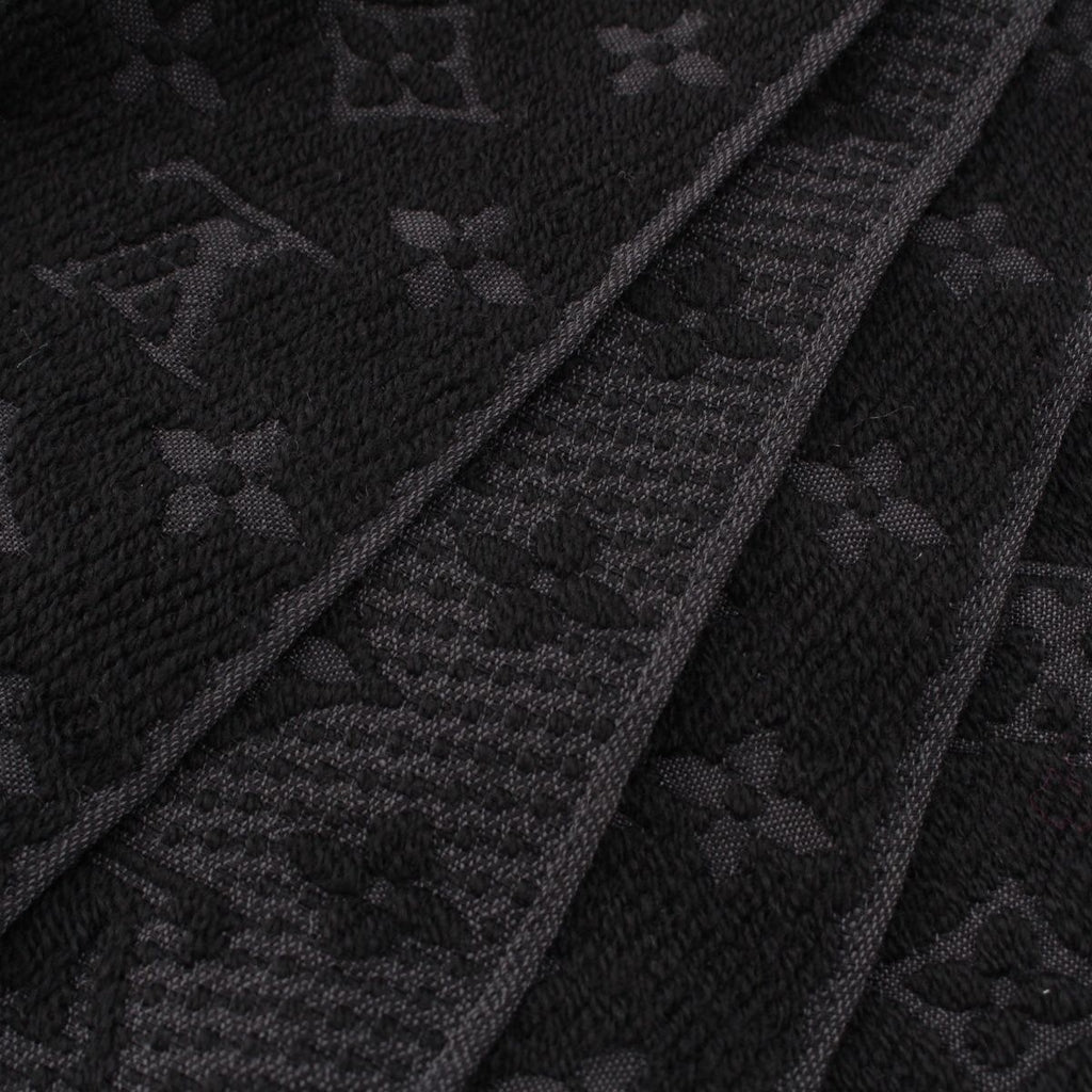 Louis Vuitton Monogram Classic Wool Scarf Noir — view 5