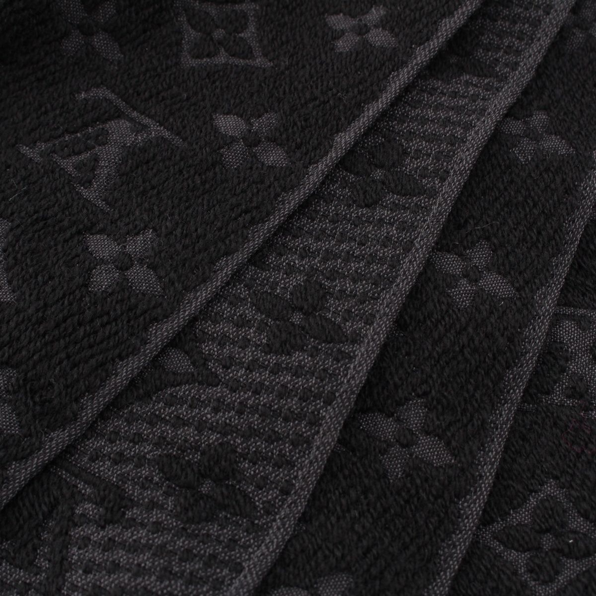 Louis Vuitton Monogram Classic Wool Scarf Noir — view 5