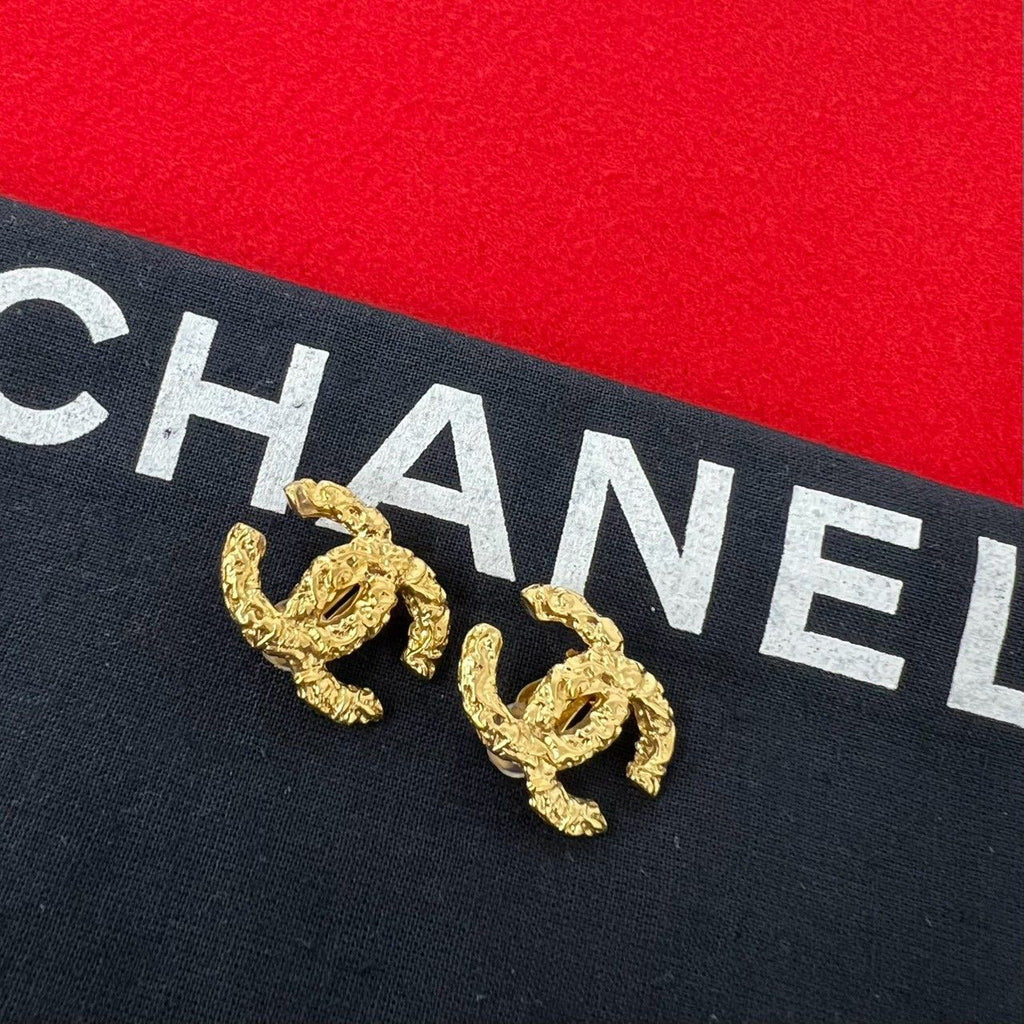 Chanel With Rice 93A Vintage CC Logo Lava Motif Earrings Gold