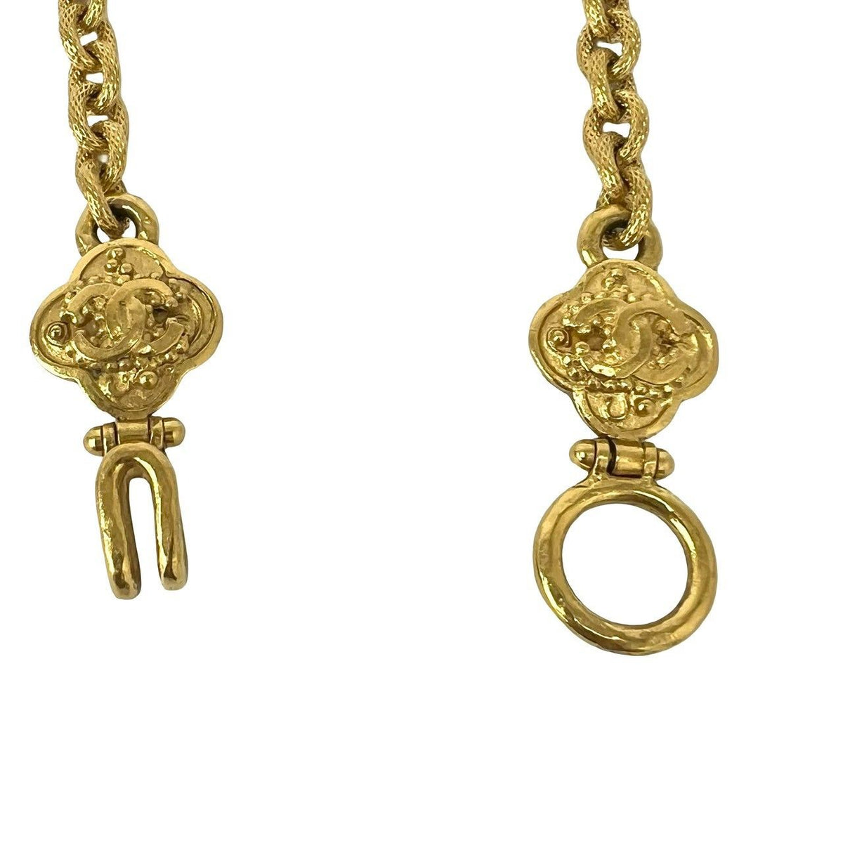 Chanel With Rice 96A CC Logo Clover Pendant Gold — view 4
