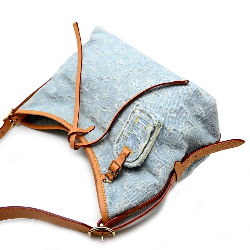 Louis Vuitton Shoulder Bag — view 3