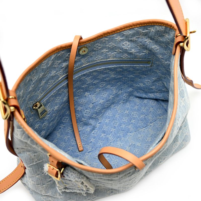 Louis Vuitton Shoulder Bag — view 6