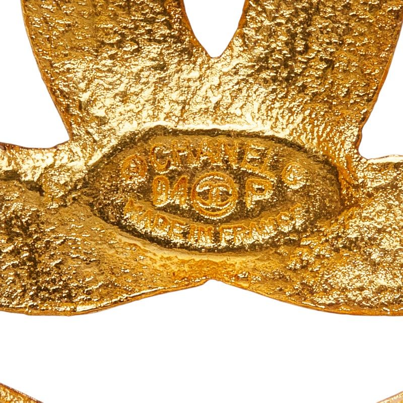Chanel CC Logo Vintage Brooch 94P Gold Plated — view 3