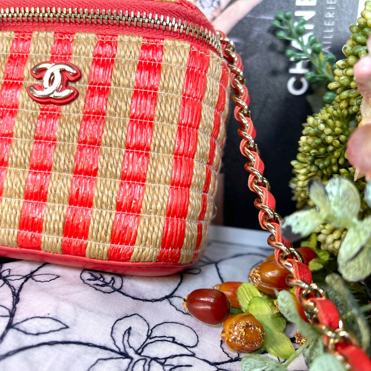Chanel Chain Shoulder Bag Vanity Basket Bicolor — view 6