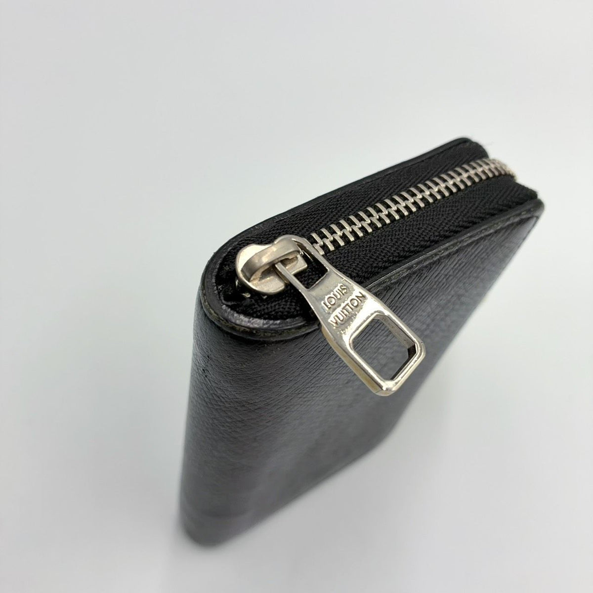 Louis Vuitton Zippy Coin Purse Taiga Ardoise Leather Black Wallet Silver — view 6