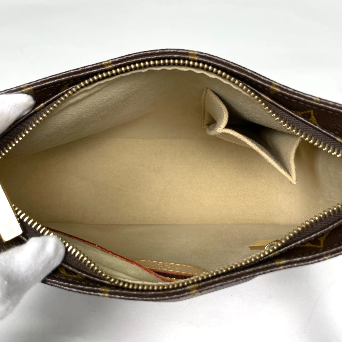 Louis Vuitton Looping MM Shoulder Bag Monogram Brown — view 6
