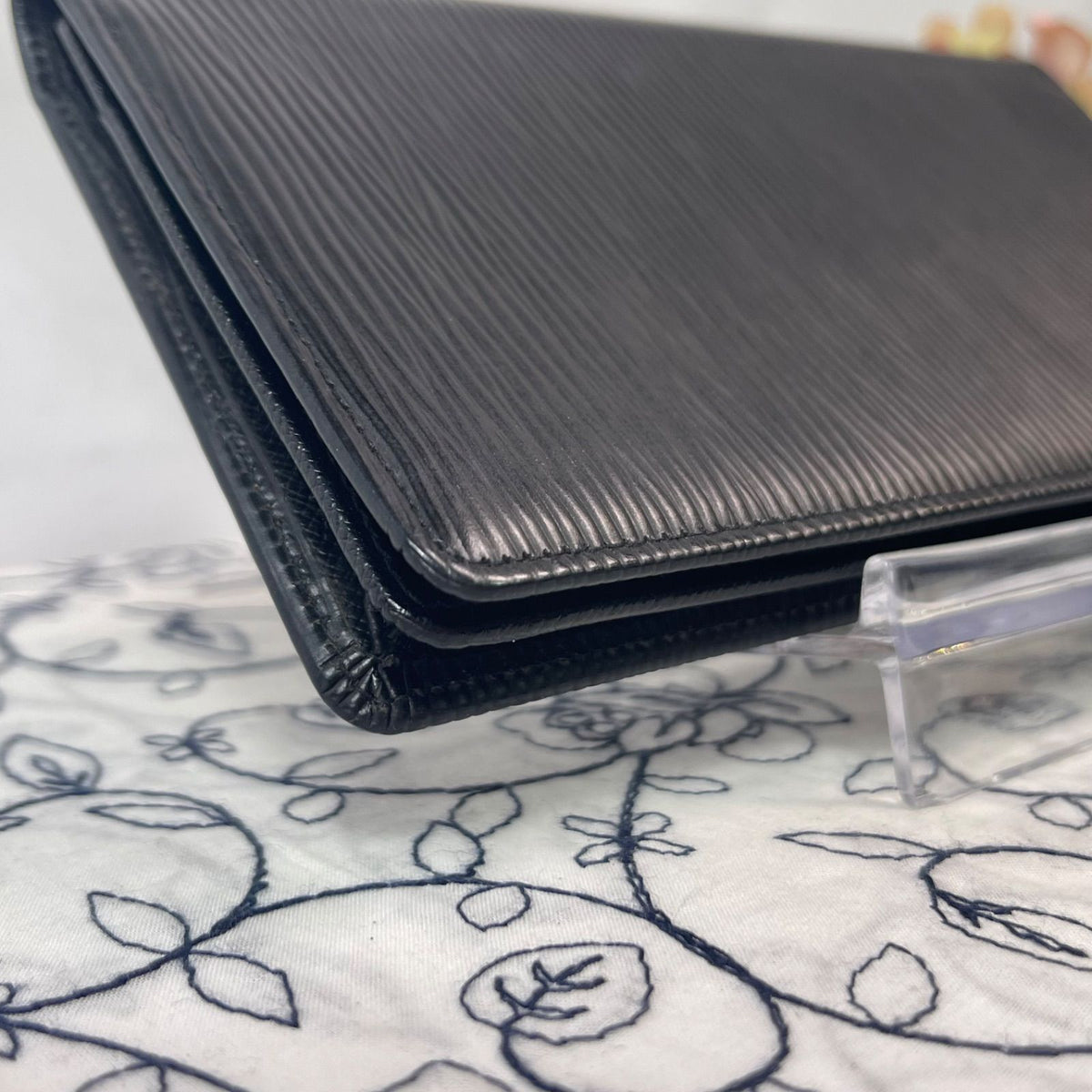 Louis Vuitton Portefeuille Brazza Epi Wallet Black — view 4