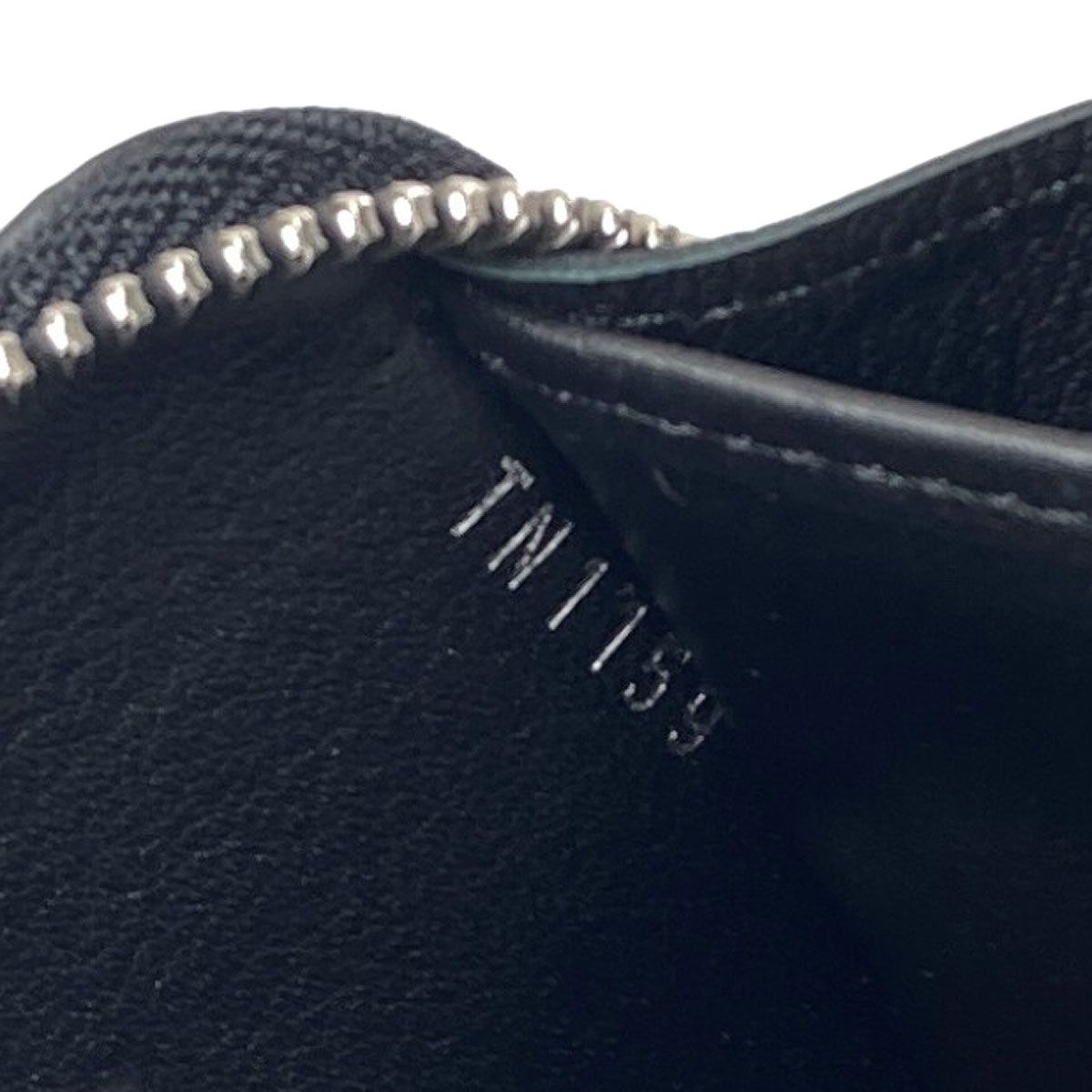 Louis Vuitton Zippy Wallet Mahina Leather — view 7